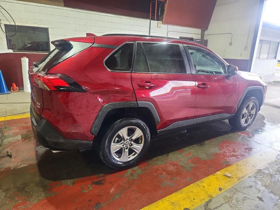 2025 TOYOTA RAV4 XLE 3