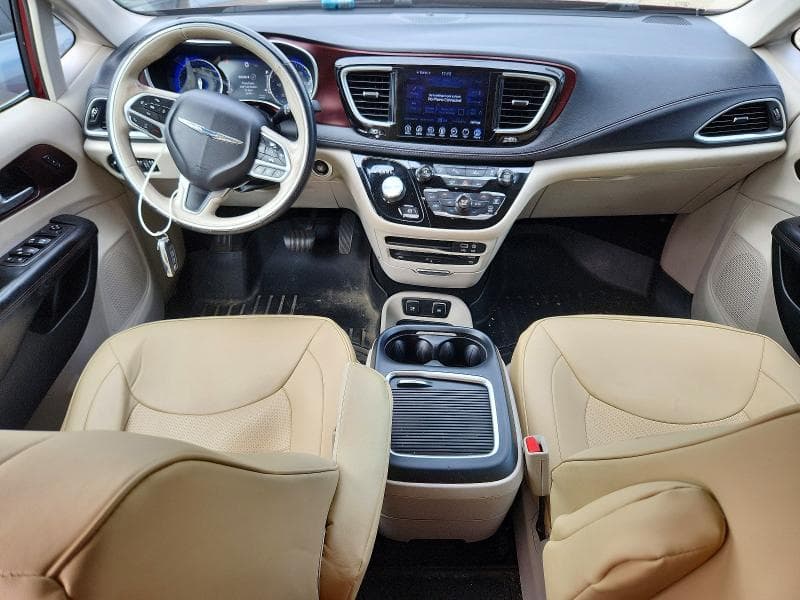 2017 CHRYSLER PACIFICA LIMITED 8