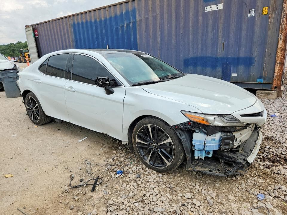 2018 TOYOTA CAMRY XSE 4