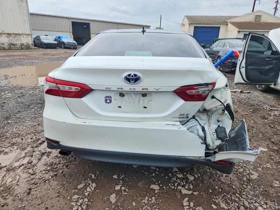 2020 TOYOTA CAMRY XLE 6