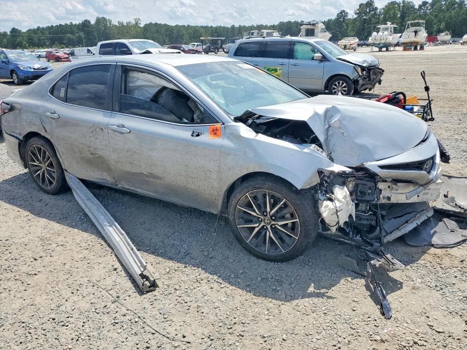 2021 TOYOTA CAMRY SE 4