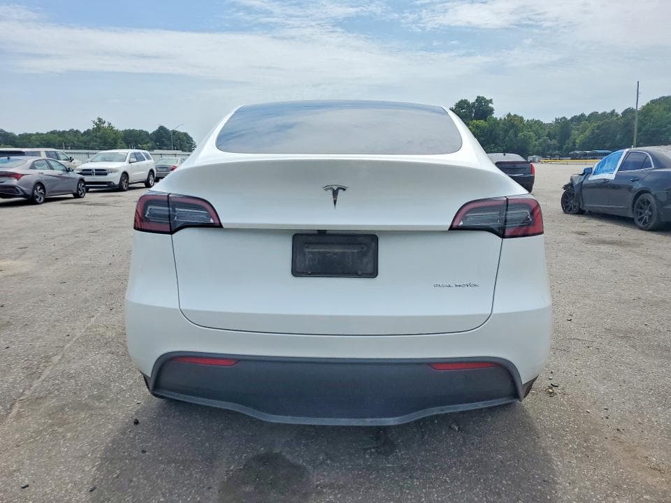 2025 TESLA MODEL Y 6