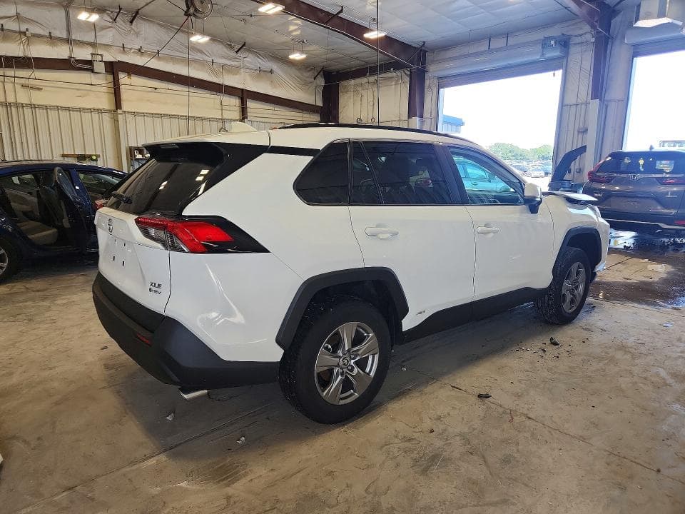 2025 TOYOTA RAV4 HYBRID XLE 3