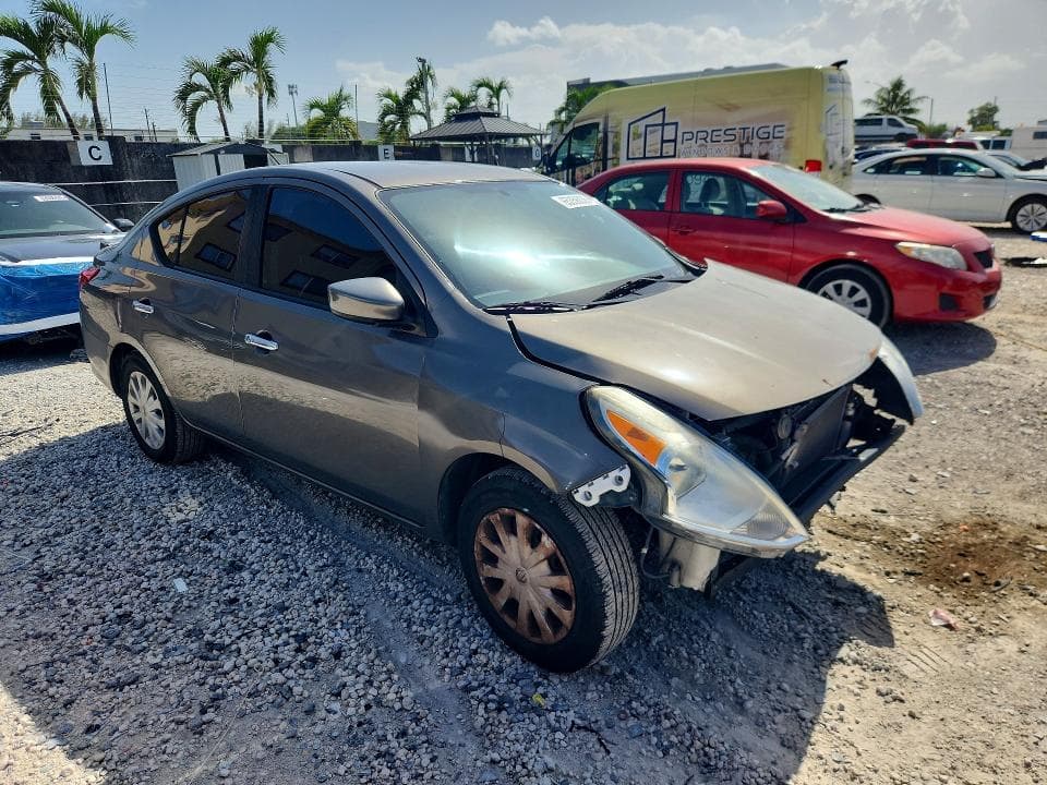 2017 NISSAN VERSA 1.6 SV 4