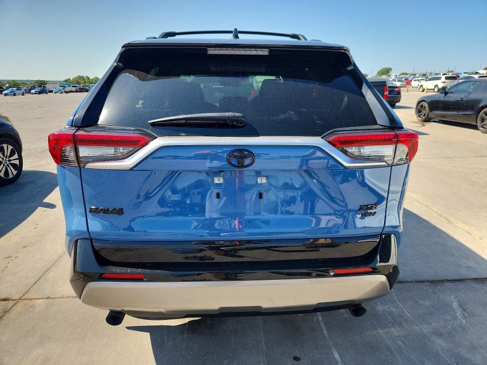 2025 TOYOTA RAV4 XSE 6