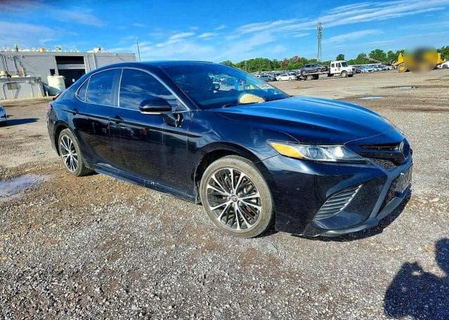 2018 TOYOTA CAMRY SE 4