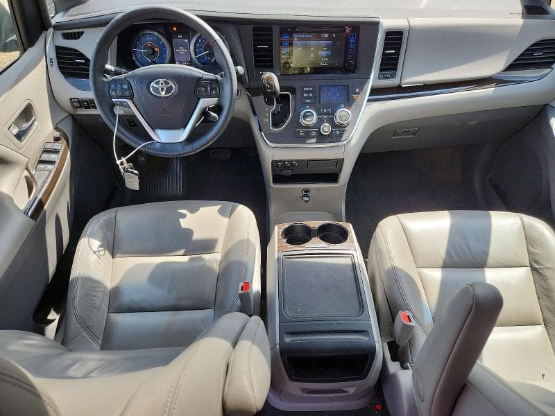 2017 TOYOTA SIENNA XLE 7-PASSENGER 8