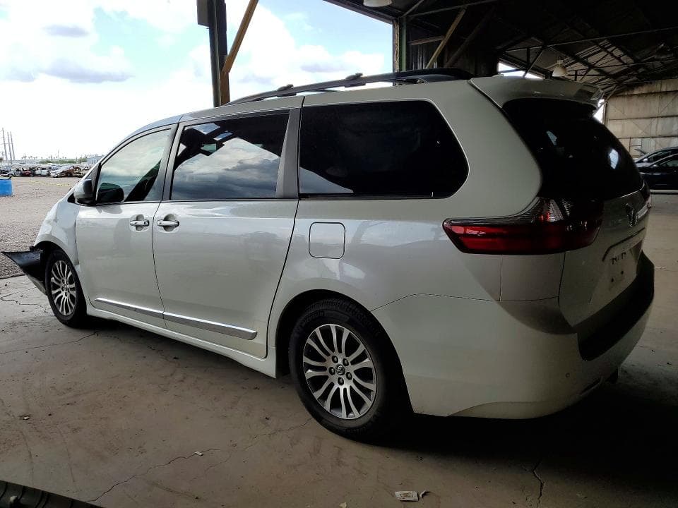 2020 TOYOTA SIENNA XLE PREMIUM 8-PASSENGER 2