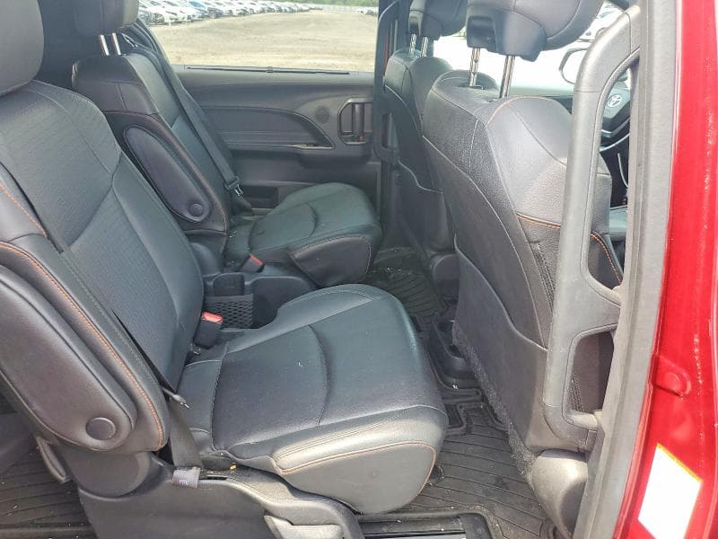2022 TOYOTA SIENNA XSE 11