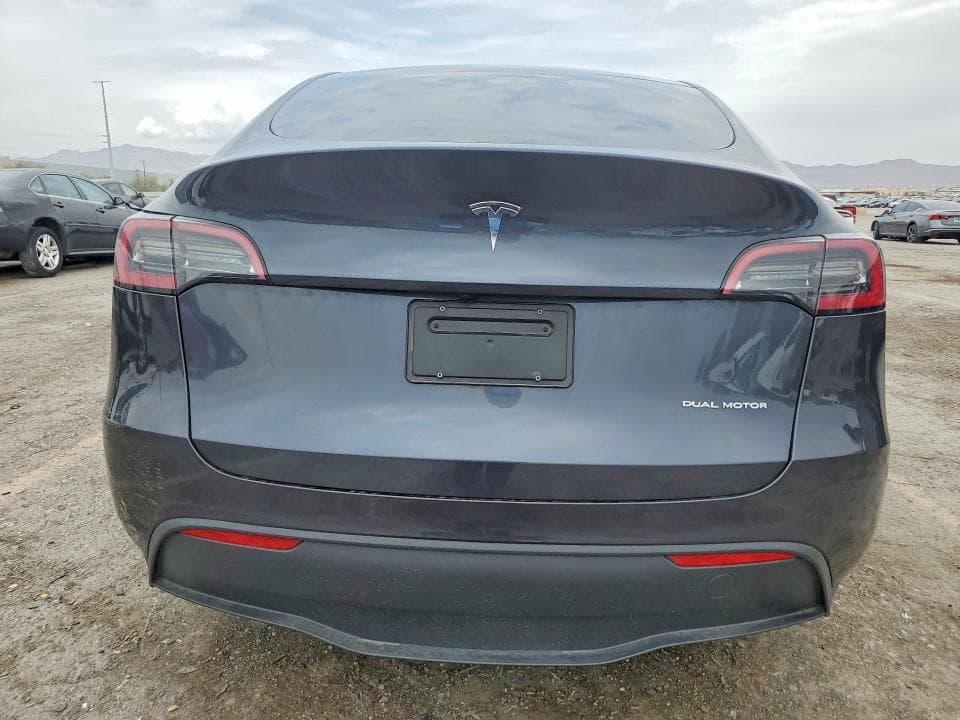2024 TESLA MODEL Y 6