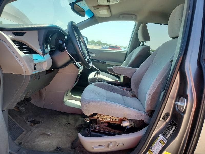 2017 TOYOTA SIENNA LE 7