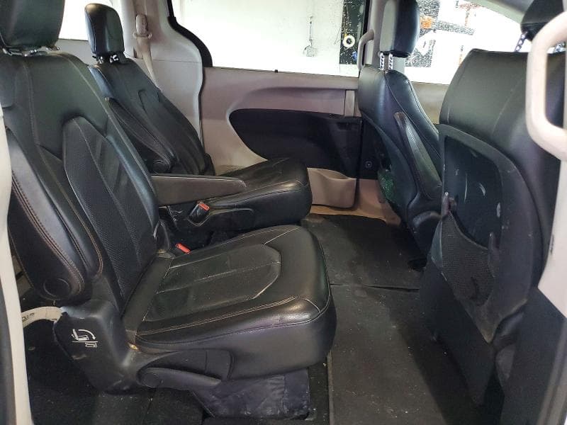 2019 CHRYSLER PACIFICA TOURING L 10