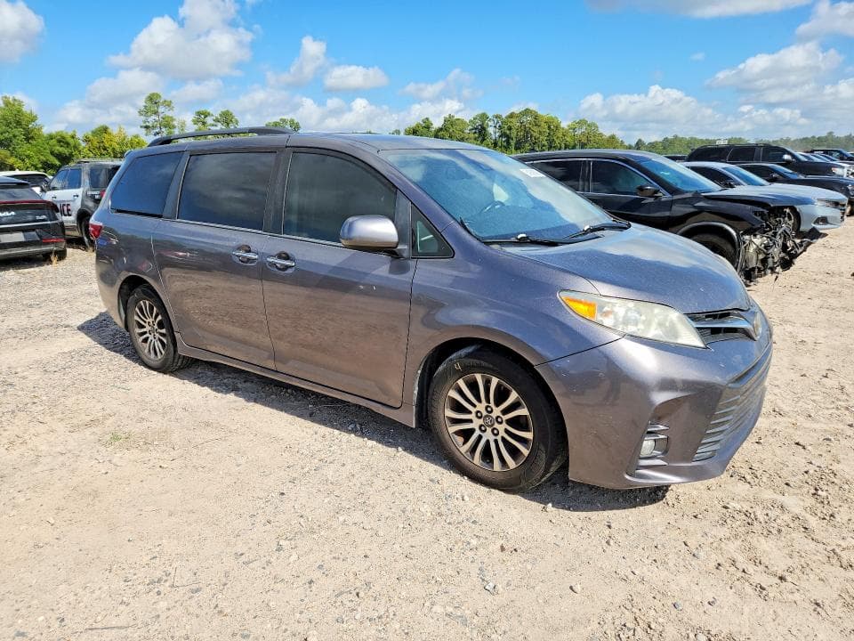 2019 TOYOTA SIENNA XLE 8-PASSENGER 4