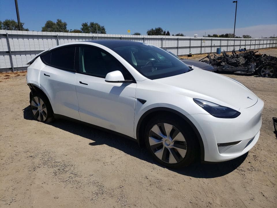 2023 TESLA MODEL Y 4