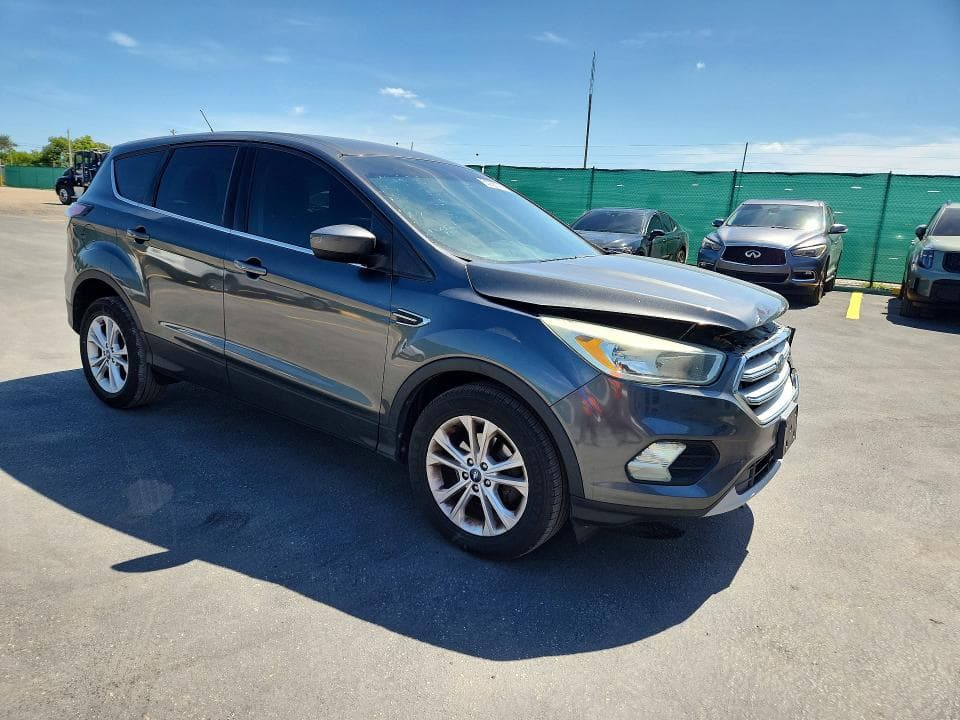 2017 FORD ESCAPE SE 4
