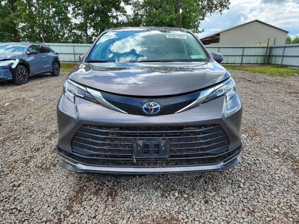 2022 TOYOTA SIENNA LE 5