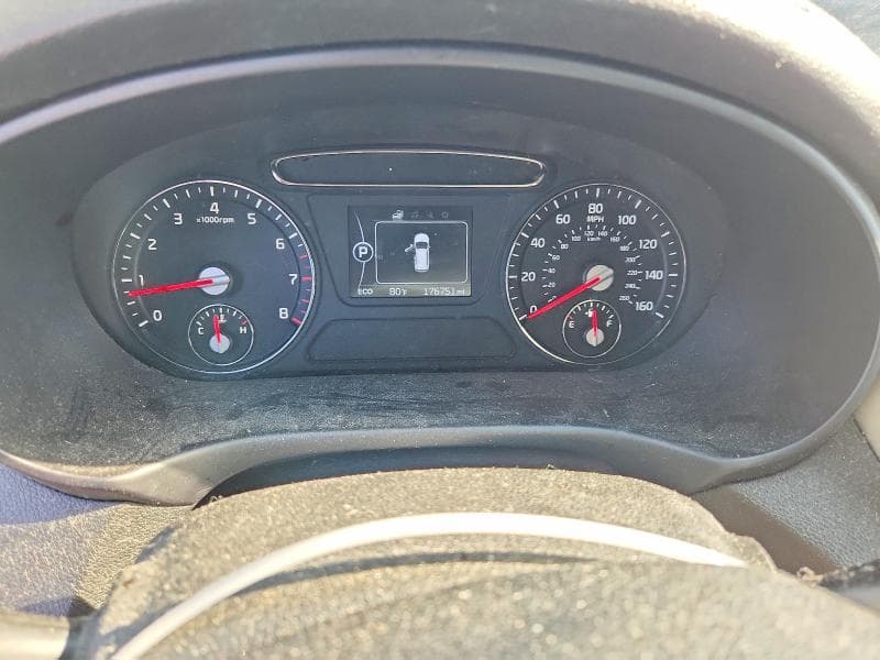 2017 KIA SORENTO LX 9