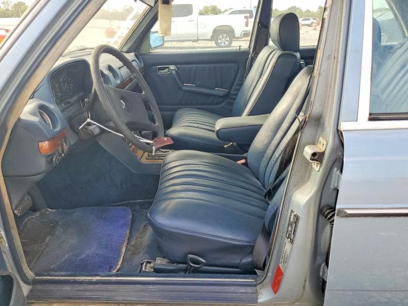 1985 MERCEDES-BENZ 300 DT 7