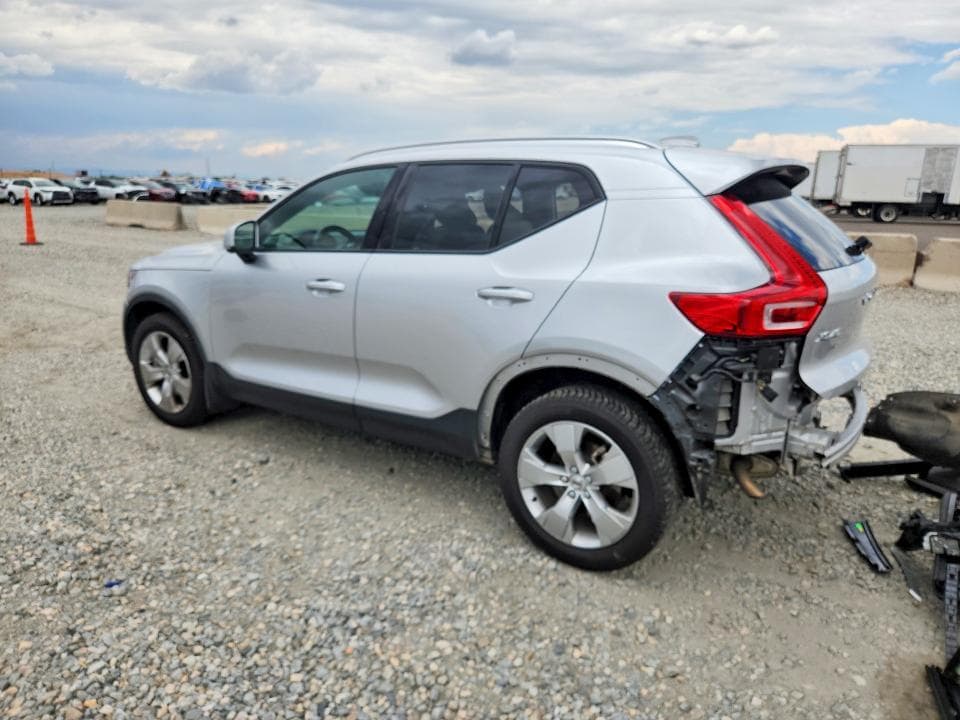 2019 VOLVO XC40 T5 MOMENTUM 2