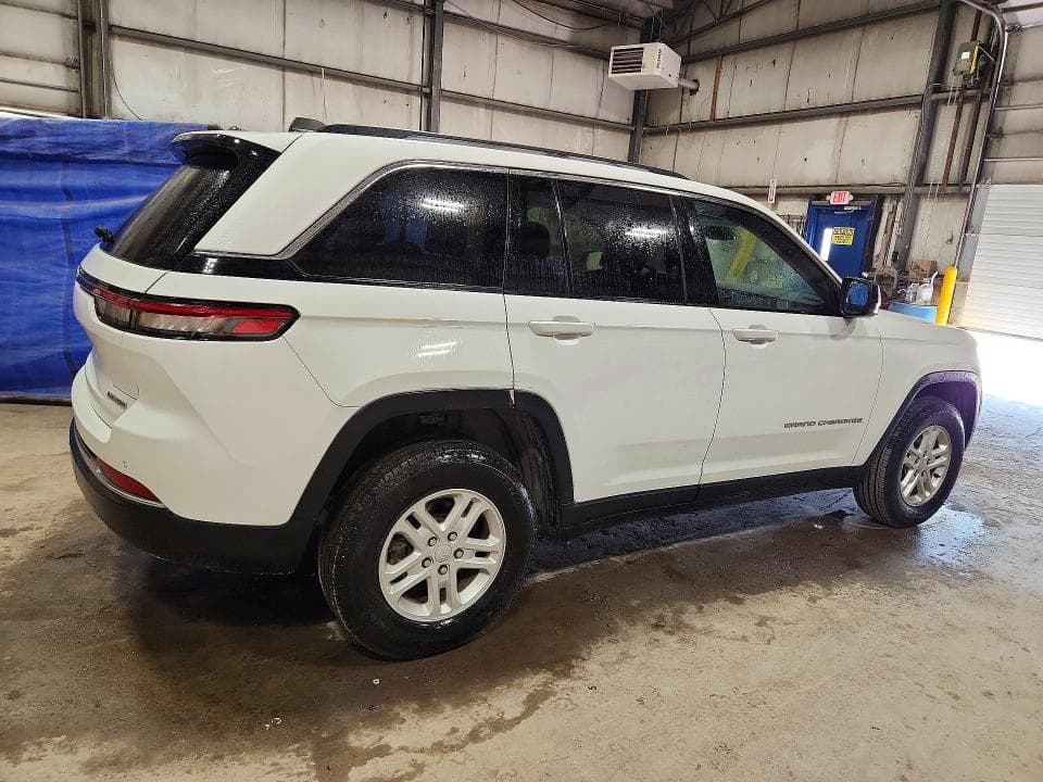2023 JEEP GRAND CHEROKEE LAREDO 3