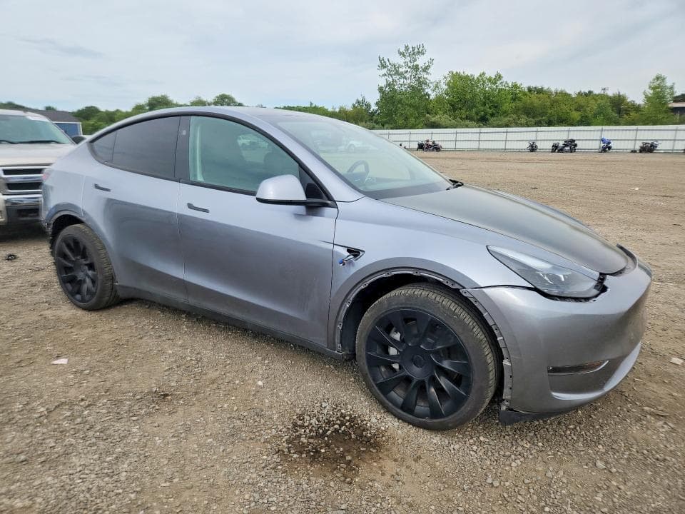 2024 TESLA MODEL Y 4