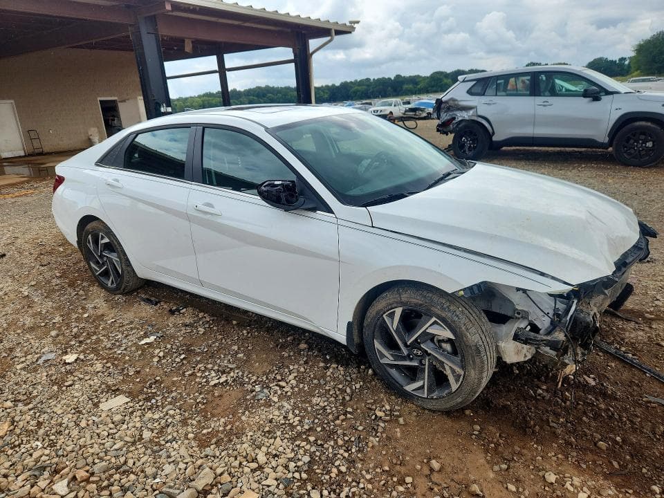 2025 HYUNDAI ELANTRA SEL 4