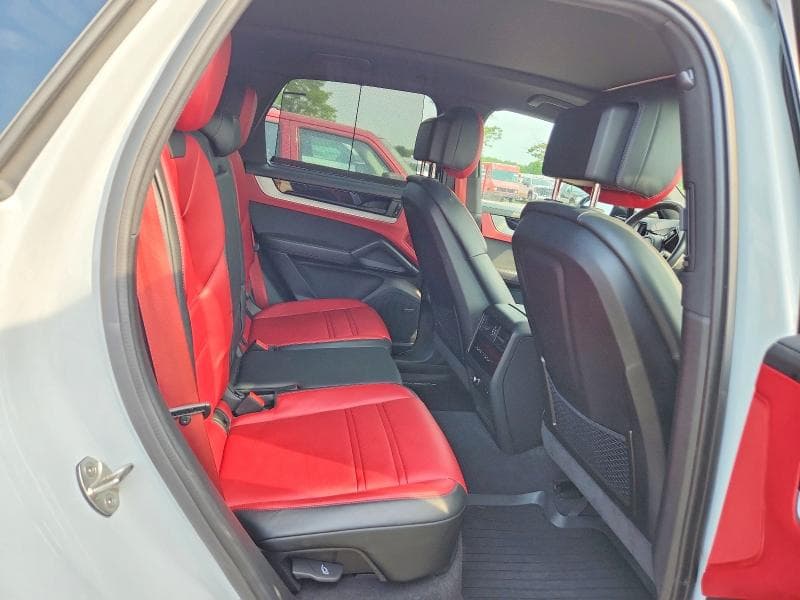 2024 PORSCHE CAYENNE 11