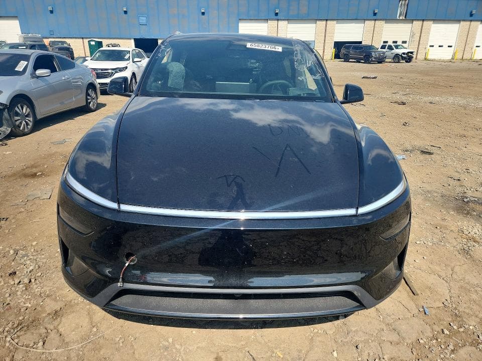 2026 TESLA MODEL Y 5