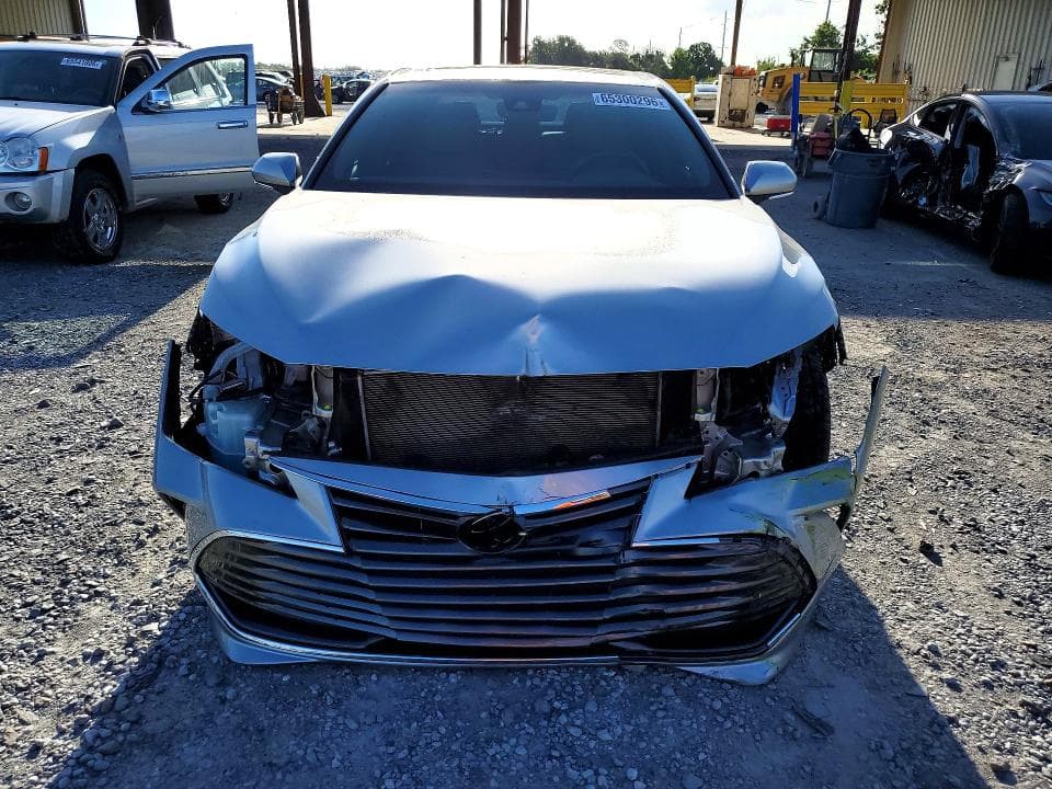 2019 TOYOTA AVALON LIMITED 5