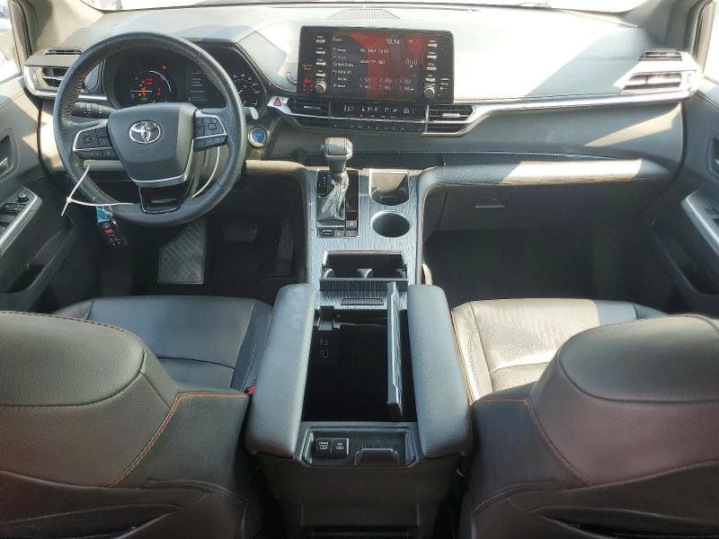 2021 TOYOTA SIENNA XSE 8