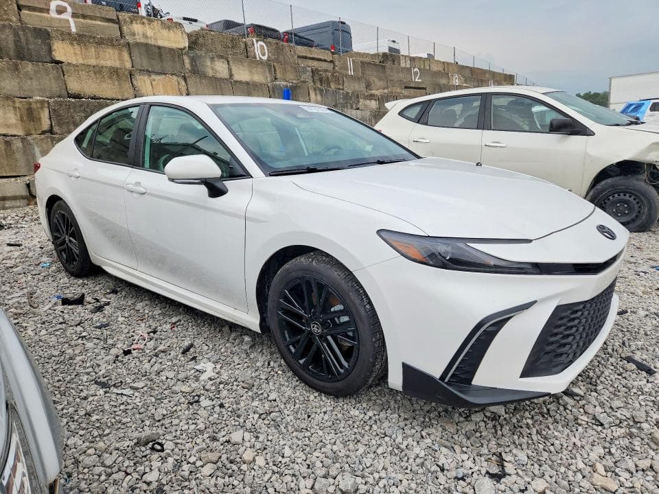 2025 TOYOTA CAMRY SE 4