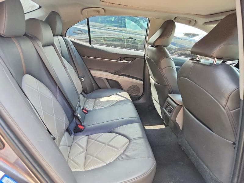 2018 TOYOTA CAMRY XLE 10