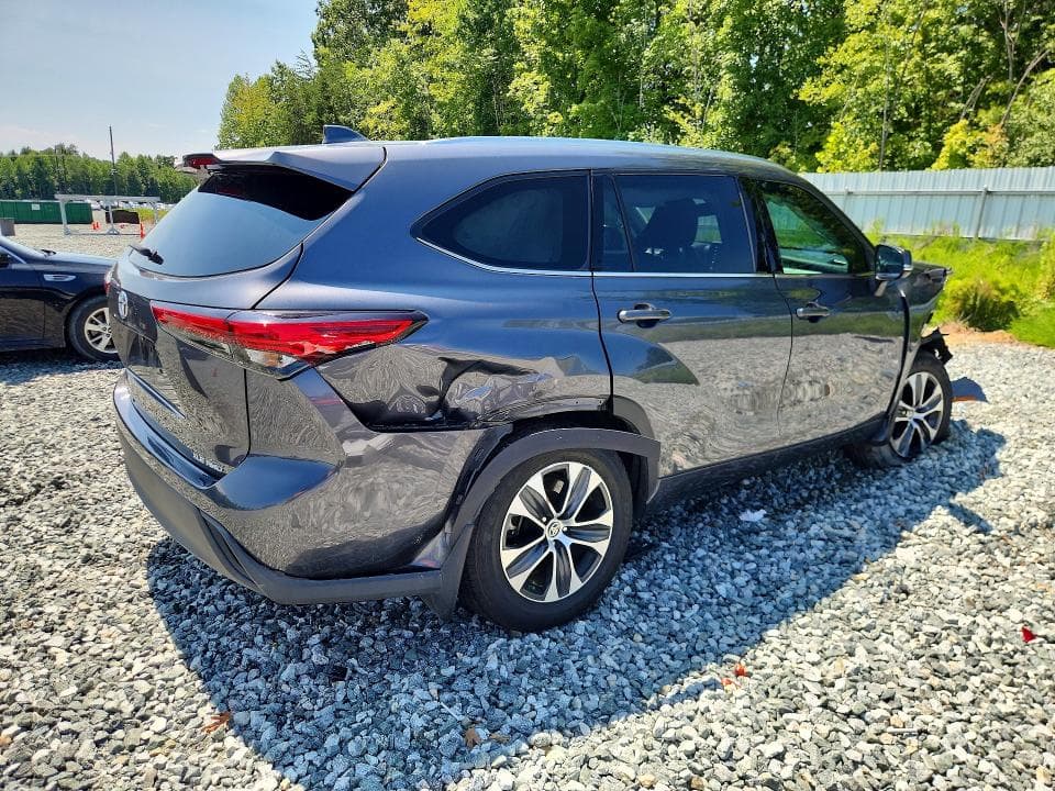 2020 TOYOTA HIGHLANDER XLE 3