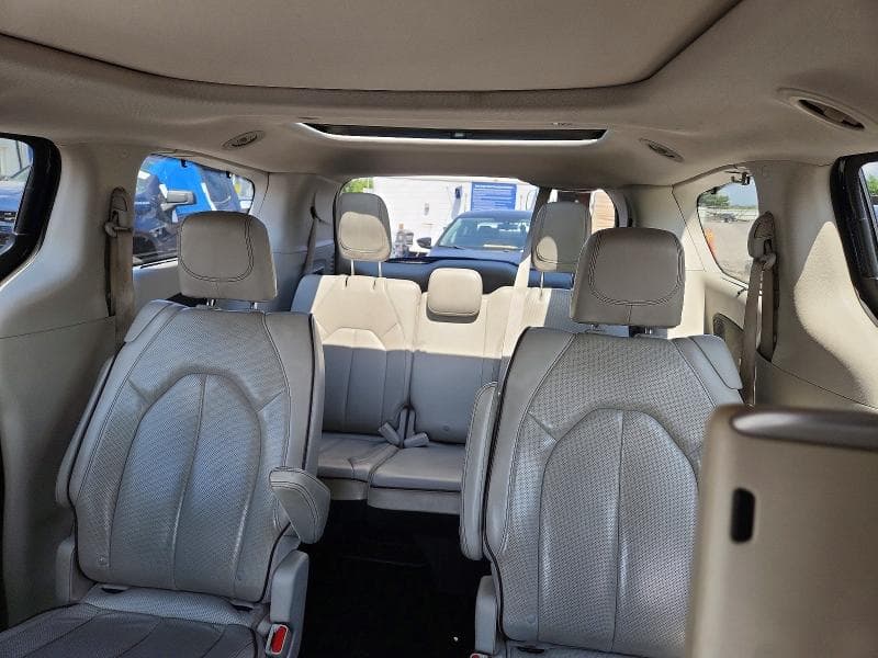 2019 CHRYSLER PACIFICA LIMITED 10