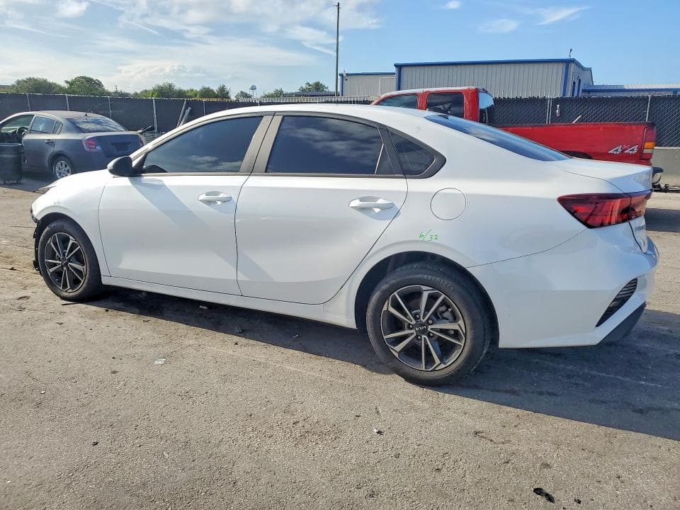 2023 KIA FORTE LXS 2