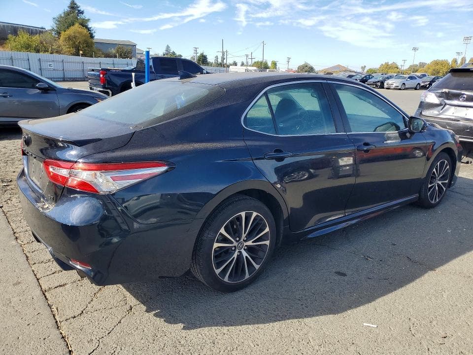 2019 TOYOTA CAMRY SE 3