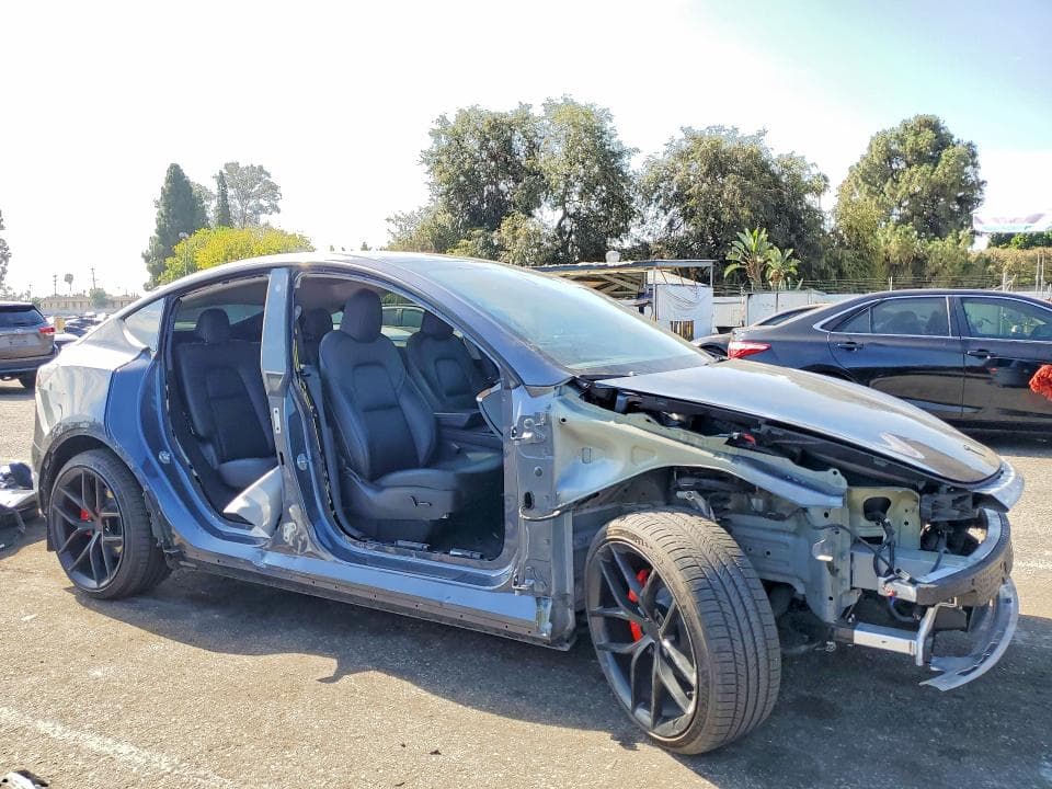 2023 TESLA MODEL Y 4