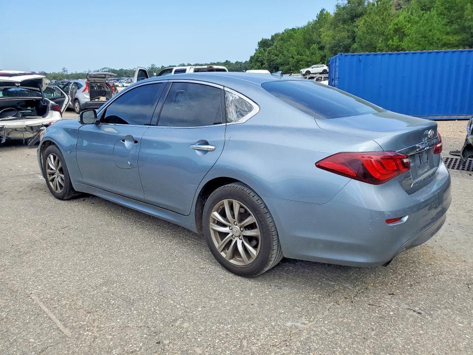2018 INFINITI Q70 3.7 LUXE 2