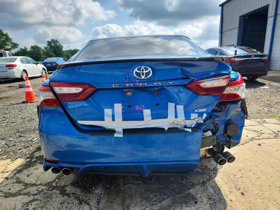 2018 TOYOTA CAMRY XSE 6