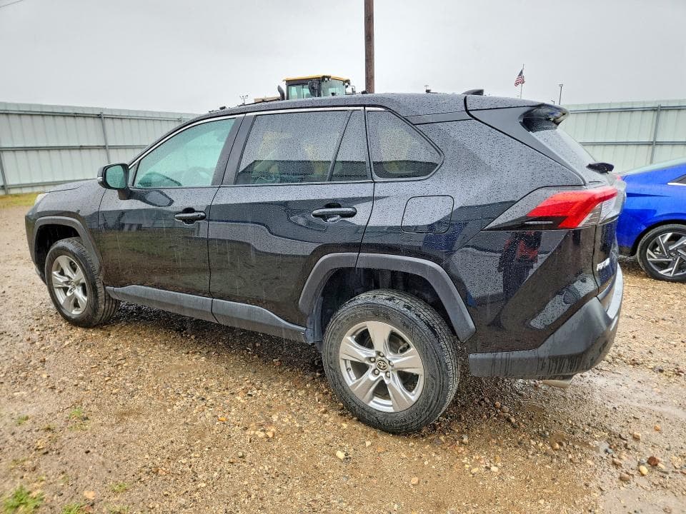 2024 TOYOTA RAV4 XLE 2