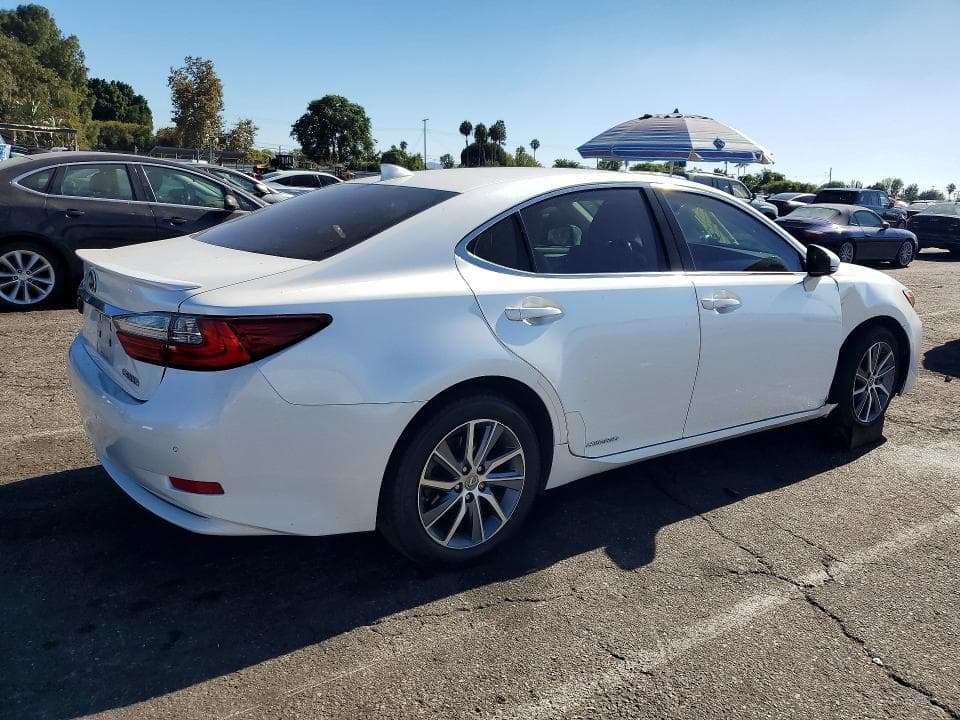 2017 LEXUS ES 300H 3