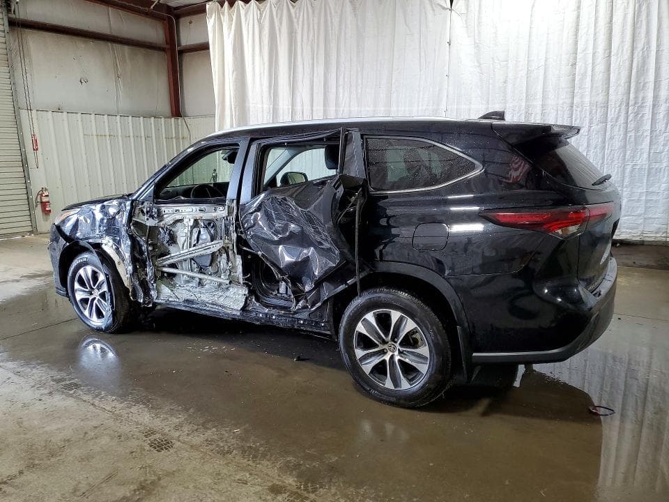 2026 TOYOTA HIGHLANDER XLE 2