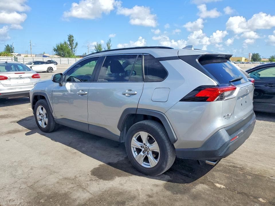 2020 TOYOTA RAV4 XLE 2