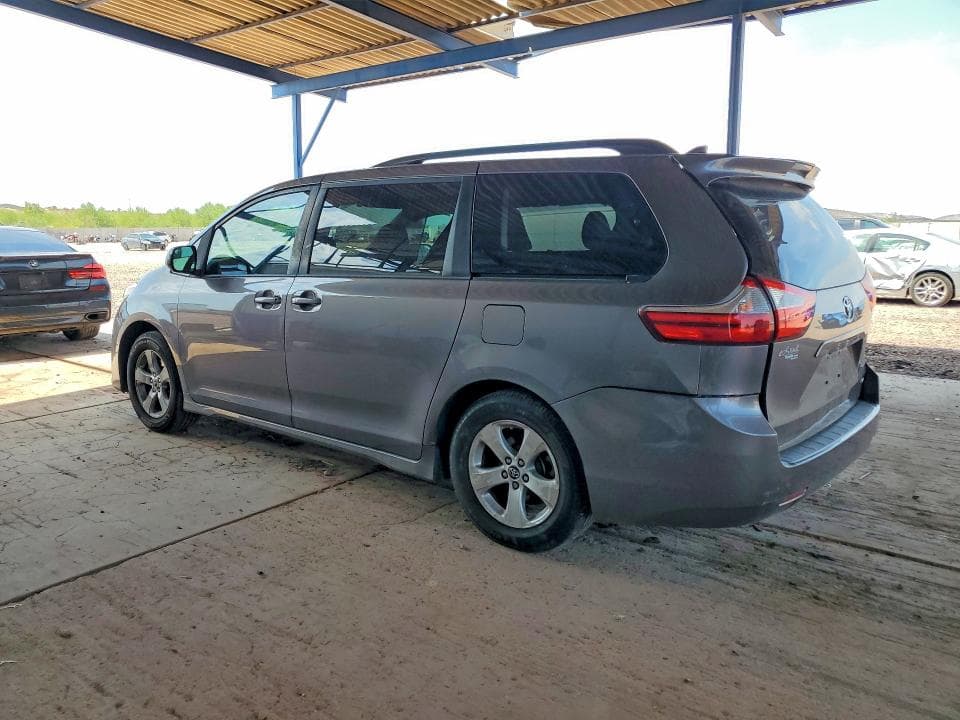 2019 TOYOTA SIENNA LE 2
