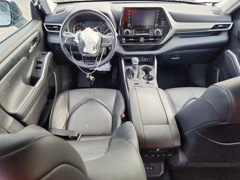 2020 TOYOTA HIGHLANDER XLE 8