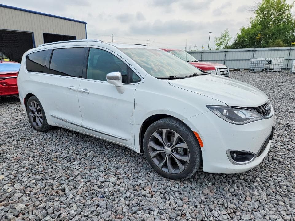 2017 CHRYSLER PACIFICA LIMITED 4