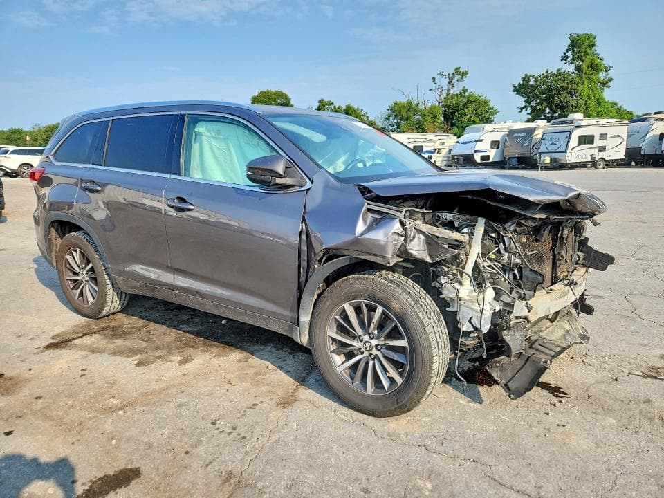 2017 TOYOTA HIGHLANDER XLE 4