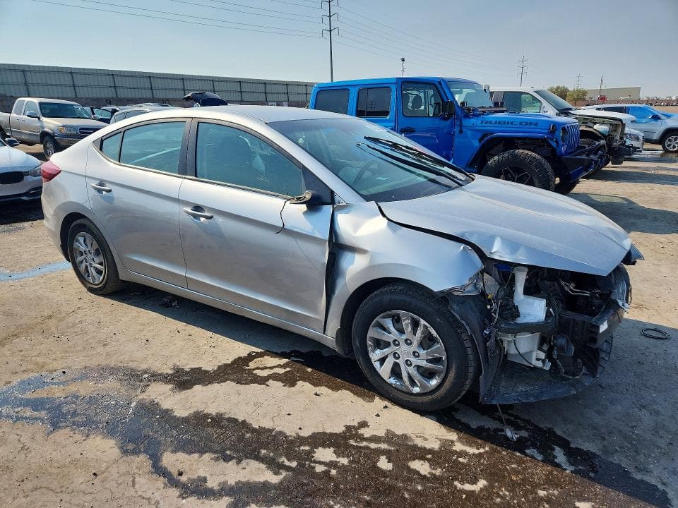 2020 HYUNDAI ELANTRA SE 4