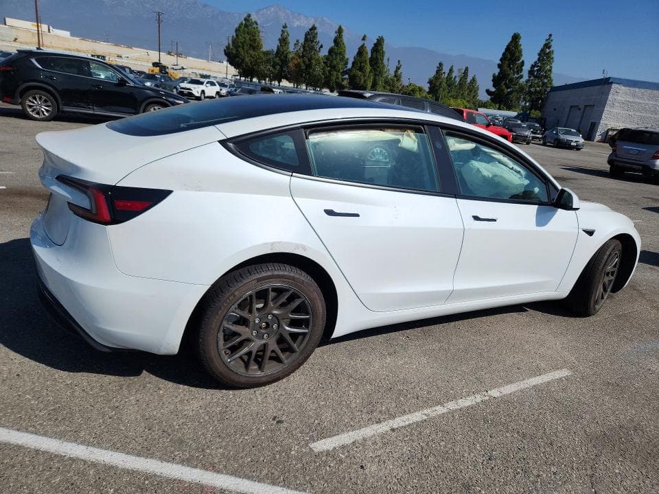2025 TESLA MODEL 3 3