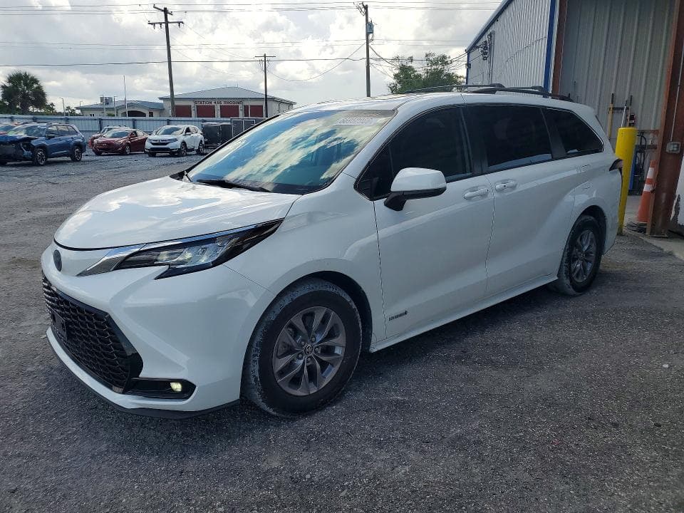 2021 TOYOTA SIENNA LE PLUS PACKAGE - 1